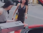 开豪车的小姐姐照片,尽显奢华风采