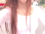 小姐姐送娃娃的文案,小姐姐的温馨赠礼瞬间”